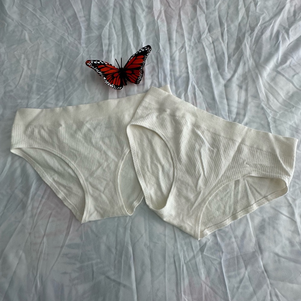 SOMA NWOT Women's White Ribbed Briefs